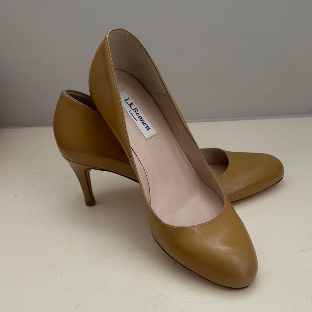 L.K. Bennett Patent Leather Court Heels Mustard/Tan – EU 37.5 (US 7.5)